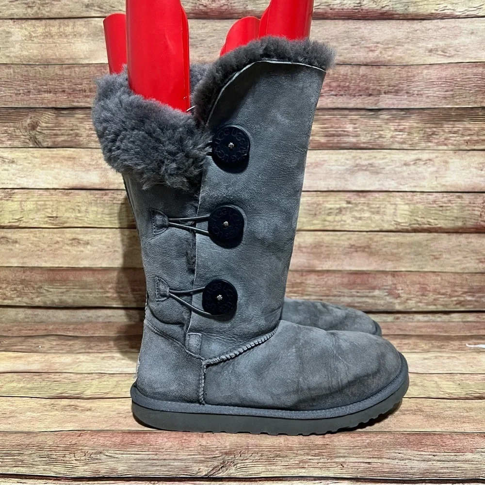 Ugg Grey Tripple Button Bailey Boots